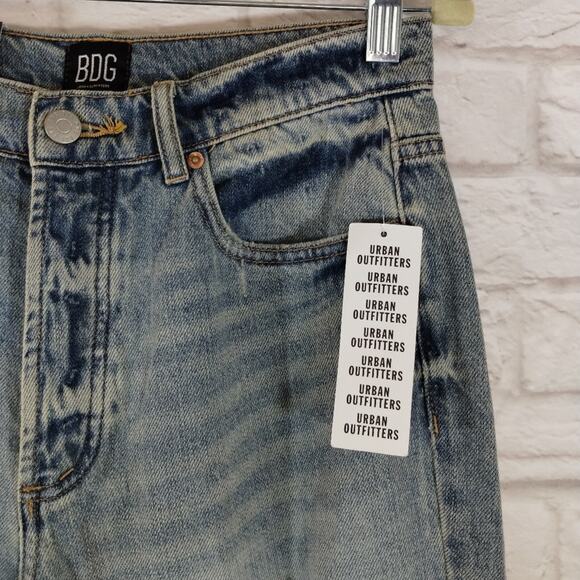 E BDG Women's Light Wash Distressed Ripped Slim Straight Blue Denim Jeans NWT 28 - Picture 2 of 10